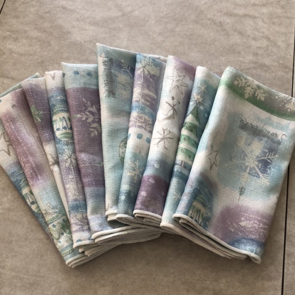 Set of 10 shimmery pastel vintage winter holiday Christmas theme cloth napkins - Picture 2 of 5